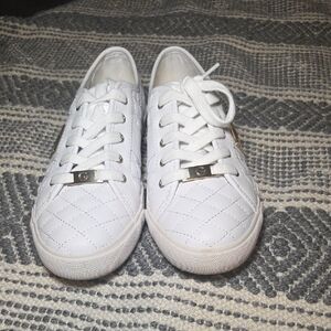 White Quilted Lace-Up Guess Tenis Shoes